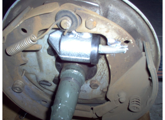 Wheel Cylinder - 10" & 12" Single Servo RH - view 3
